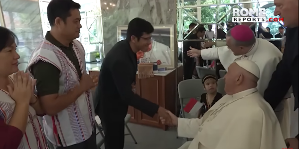 JRS Country Director, Fr Martinus Dam Febrianto SJ shakes hand with Pope Francis and presents some gifts from refugees for Pope Francis